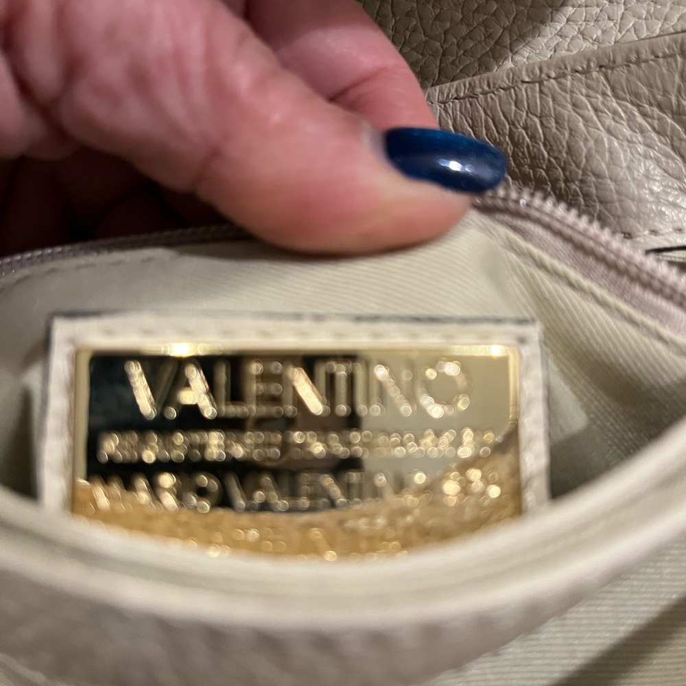 Mario Valentino Cream Pebbled Leather Envelope Crossbody with Gold Chain NWOT - Picture 13 of 16